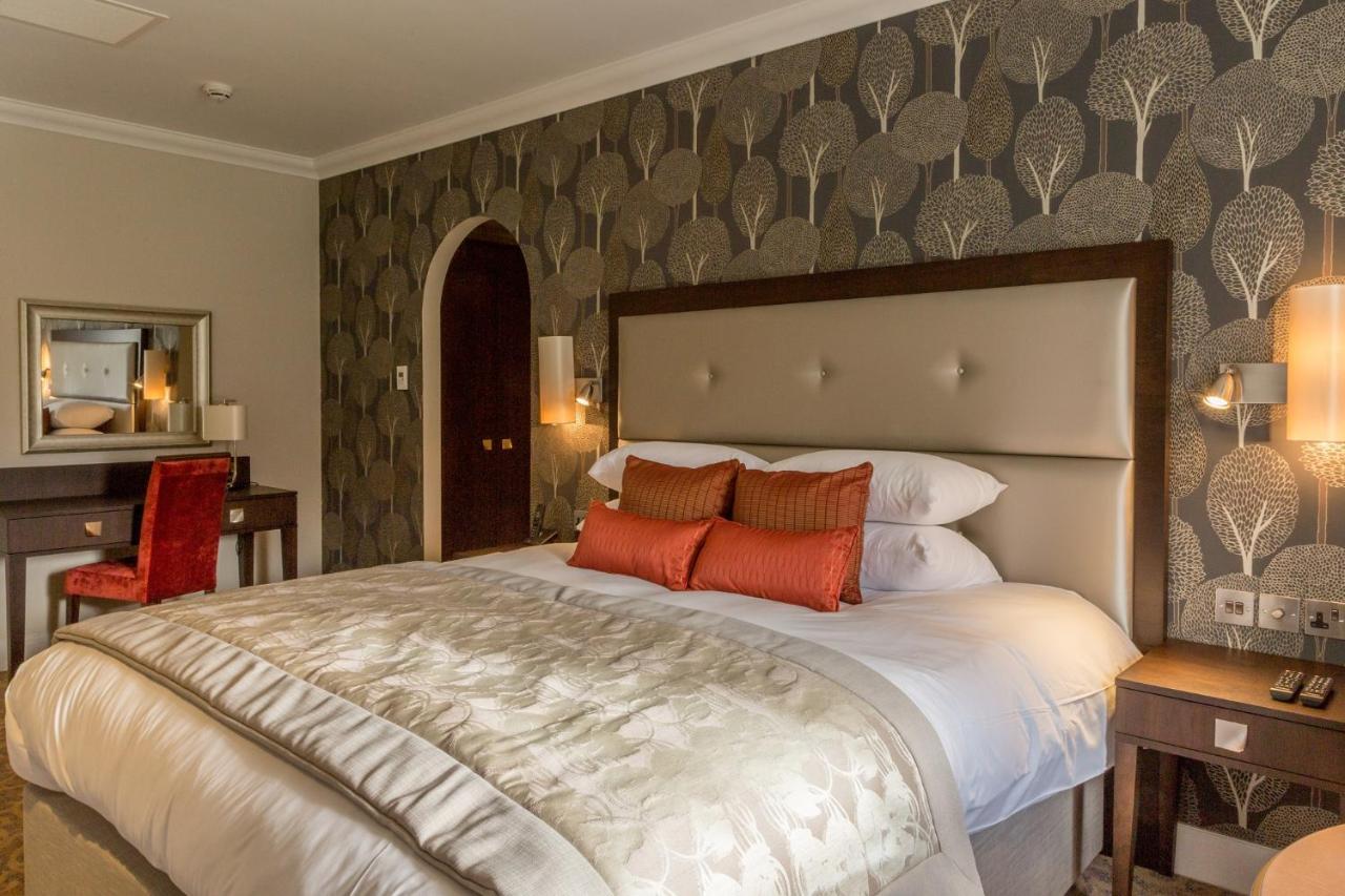 Oakley Hall Hotel Basingstoke Buitenkant foto