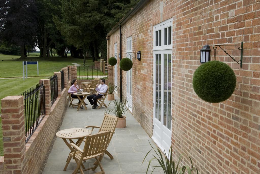 Oakley Hall Hotel Basingstoke Buitenkant foto