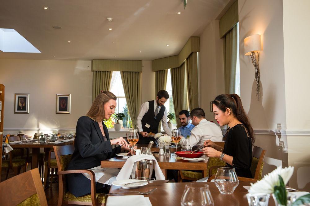 Oakley Hall Hotel Basingstoke Buitenkant foto