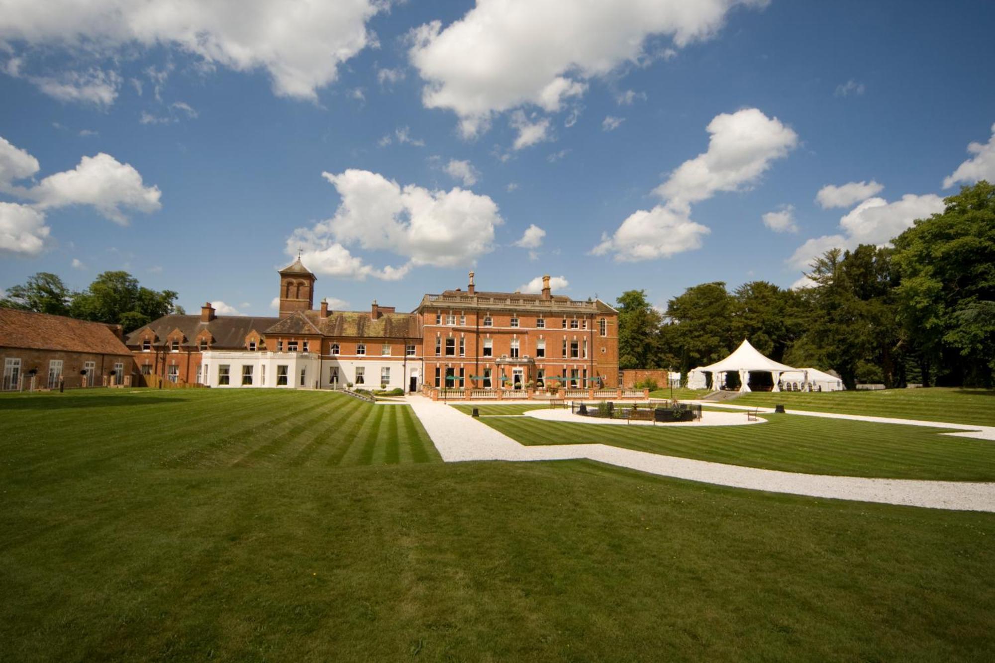 Oakley Hall Hotel Basingstoke Buitenkant foto