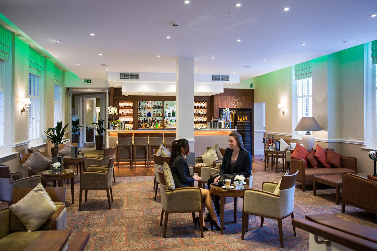 Oakley Hall Hotel Basingstoke Buitenkant foto
