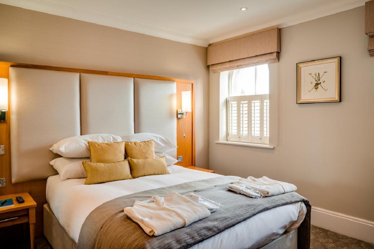 Oakley Hall Hotel Basingstoke Buitenkant foto