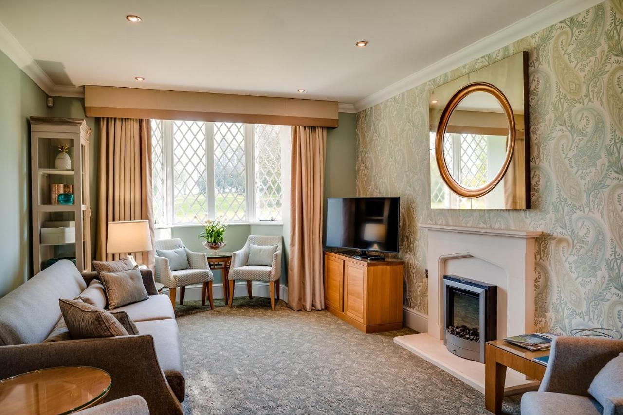 Oakley Hall Hotel Basingstoke Buitenkant foto